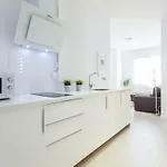 Elegant Apartment Close To Center R&C
